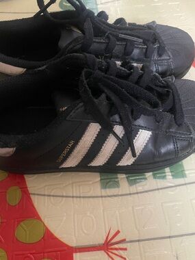 Adidas superstar sneaker girls size 1